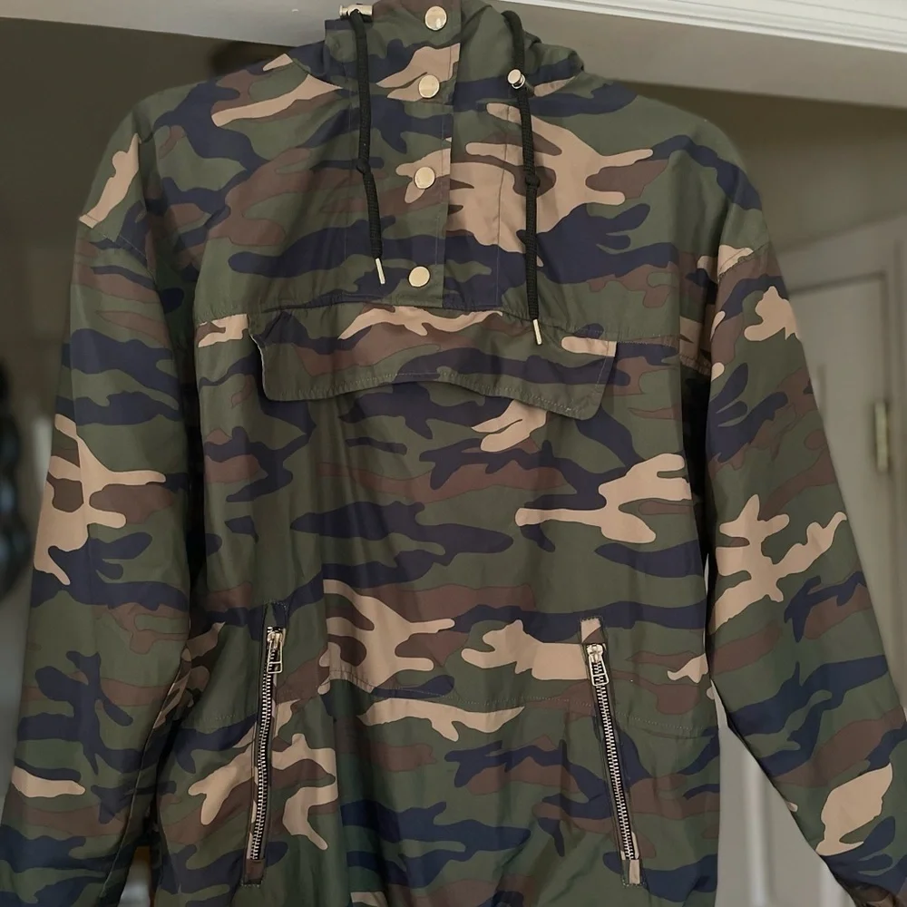 Women’s Camouflage Windbreaker - Picture 1 of 7